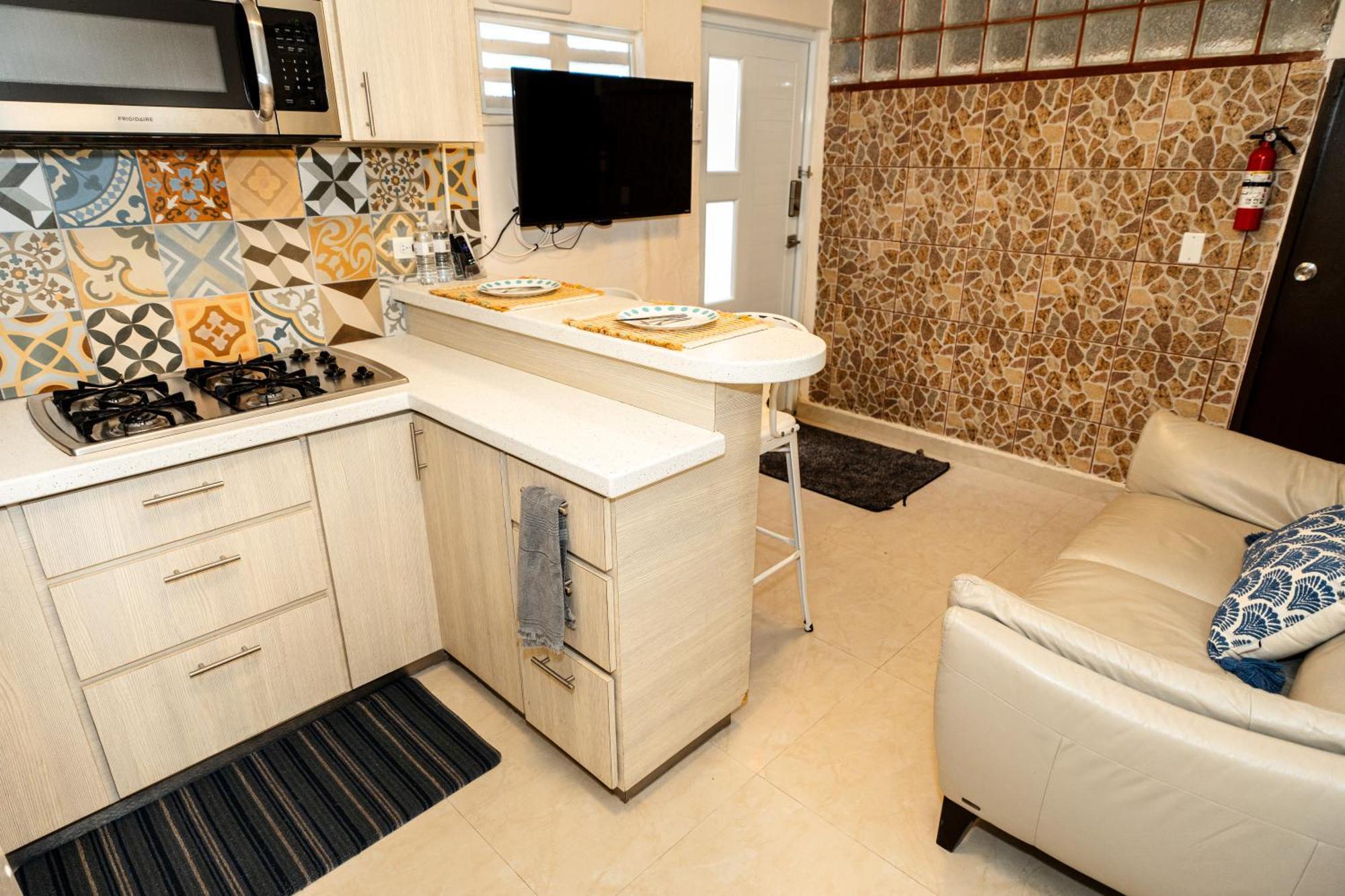 Compact Haven With Private Entrance And Free Parking And Laundry Apartamento Ponce Exterior foto